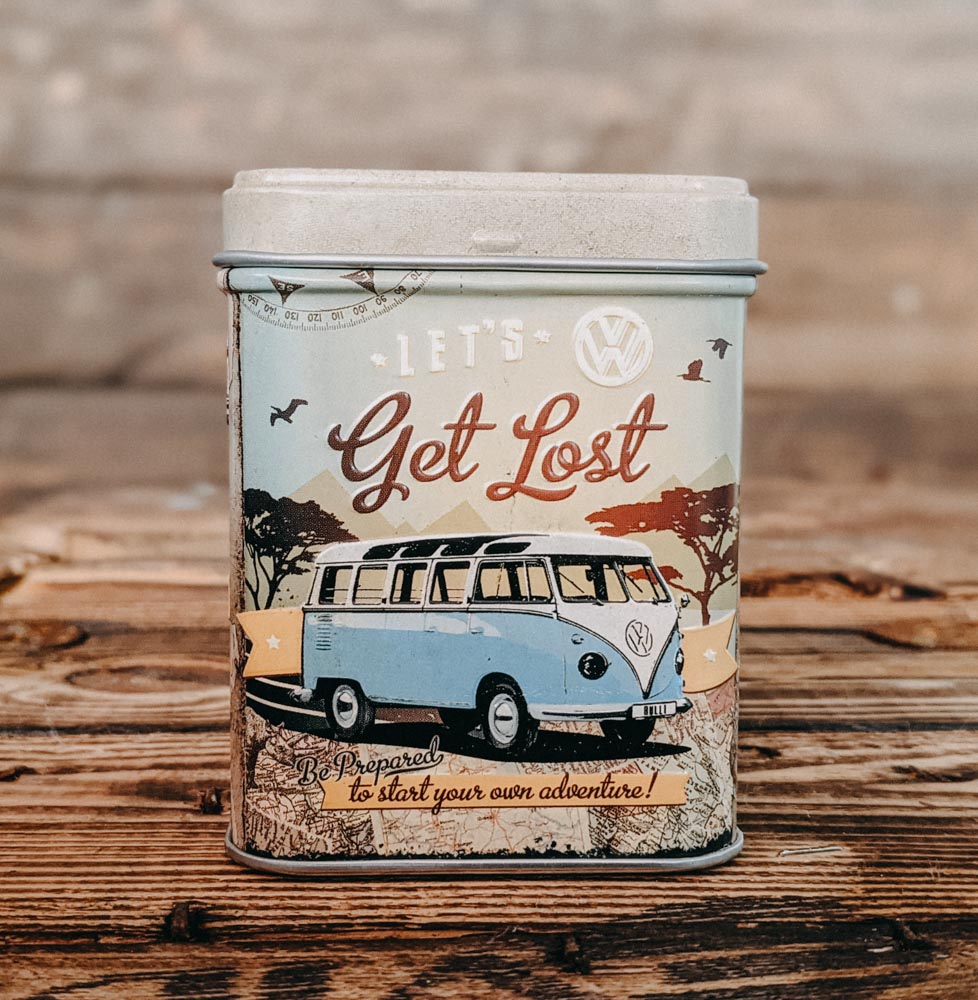 Nostalgic-Art Retro Kaffeedose, 1,3 l, VW Bulli – Let's Get Lost –  Volkswagen Bus Geschenk-Idee, Blech-Dose mit Aromadeckel, Vintage Design :  : Küche, Haushalt & Wohnen