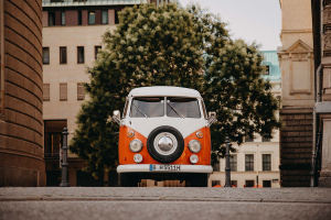 T1 Bulli mieten Berlin VW Bus rot Camper Fotobulli Rosemarie