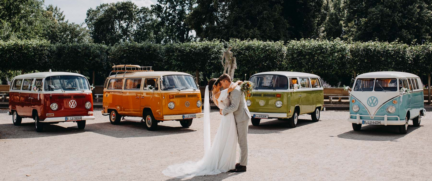 Hochzeitsauto Fotoshooting Oldtimer Brautpaar VW Bulli