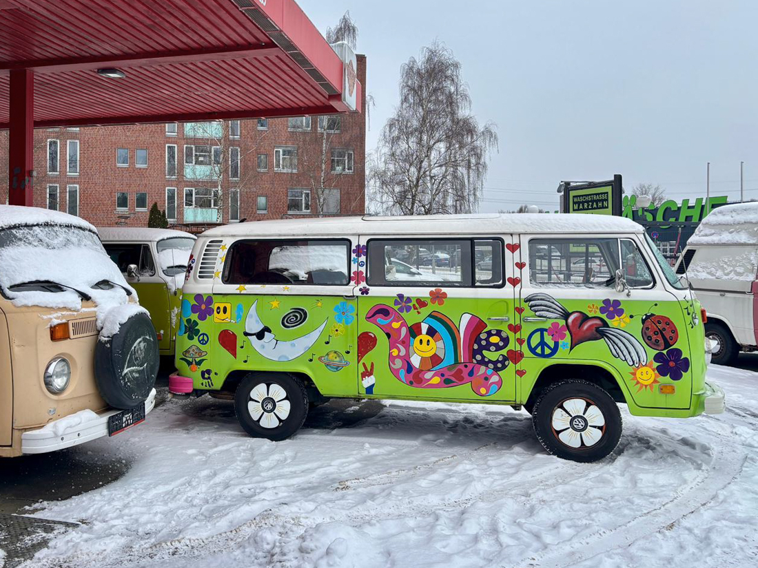 Mrs. Lizzy Hippie Bulli T2 Vermietung Berlin grün 1