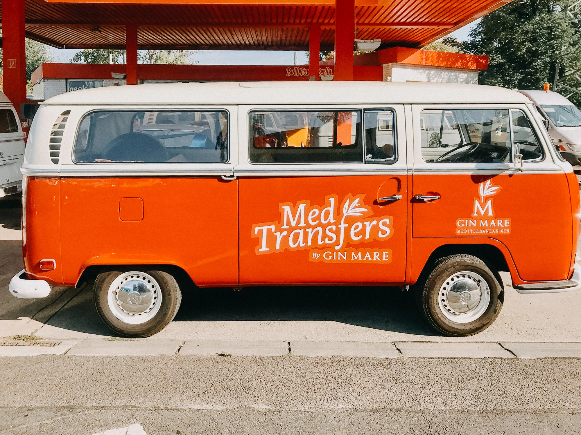 Old Bulli Berlin - Bulli Shuttlefahrt - Shuttleservice Berlin - Mit Vintage Flair durch Berlin