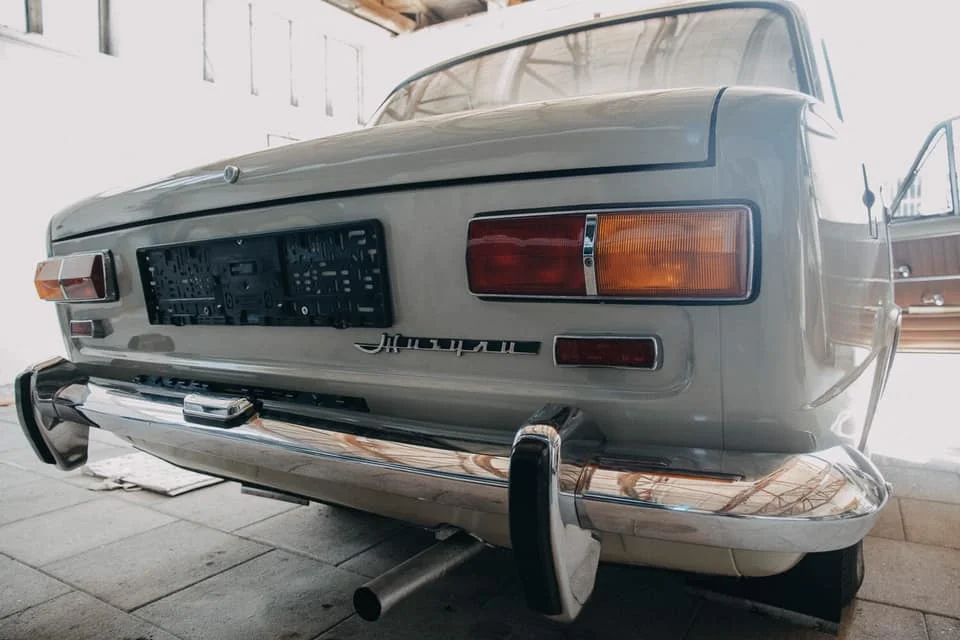 Old Bulli Berlin - Lada Shiguli